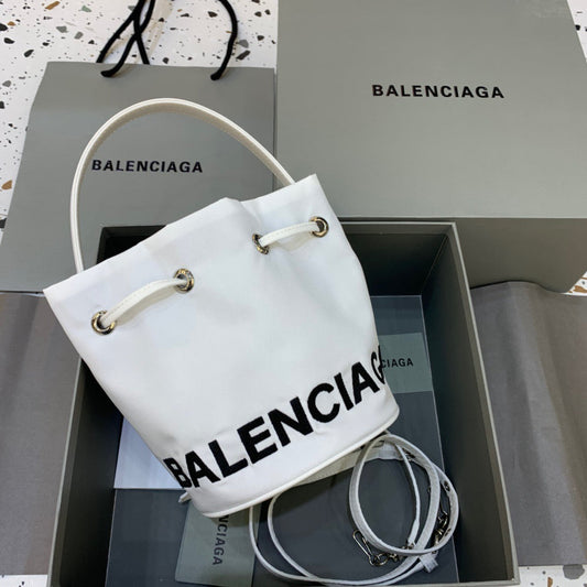 Balen Le Cagole Metop Qualityum Bag In White Bucket Bucket Bag