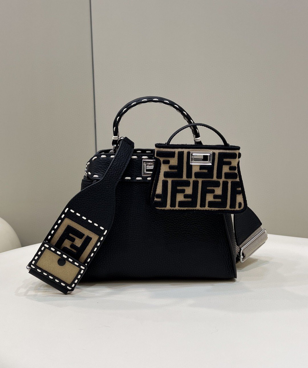 Peekaboo Black 23Cm9In Small Travel Bag