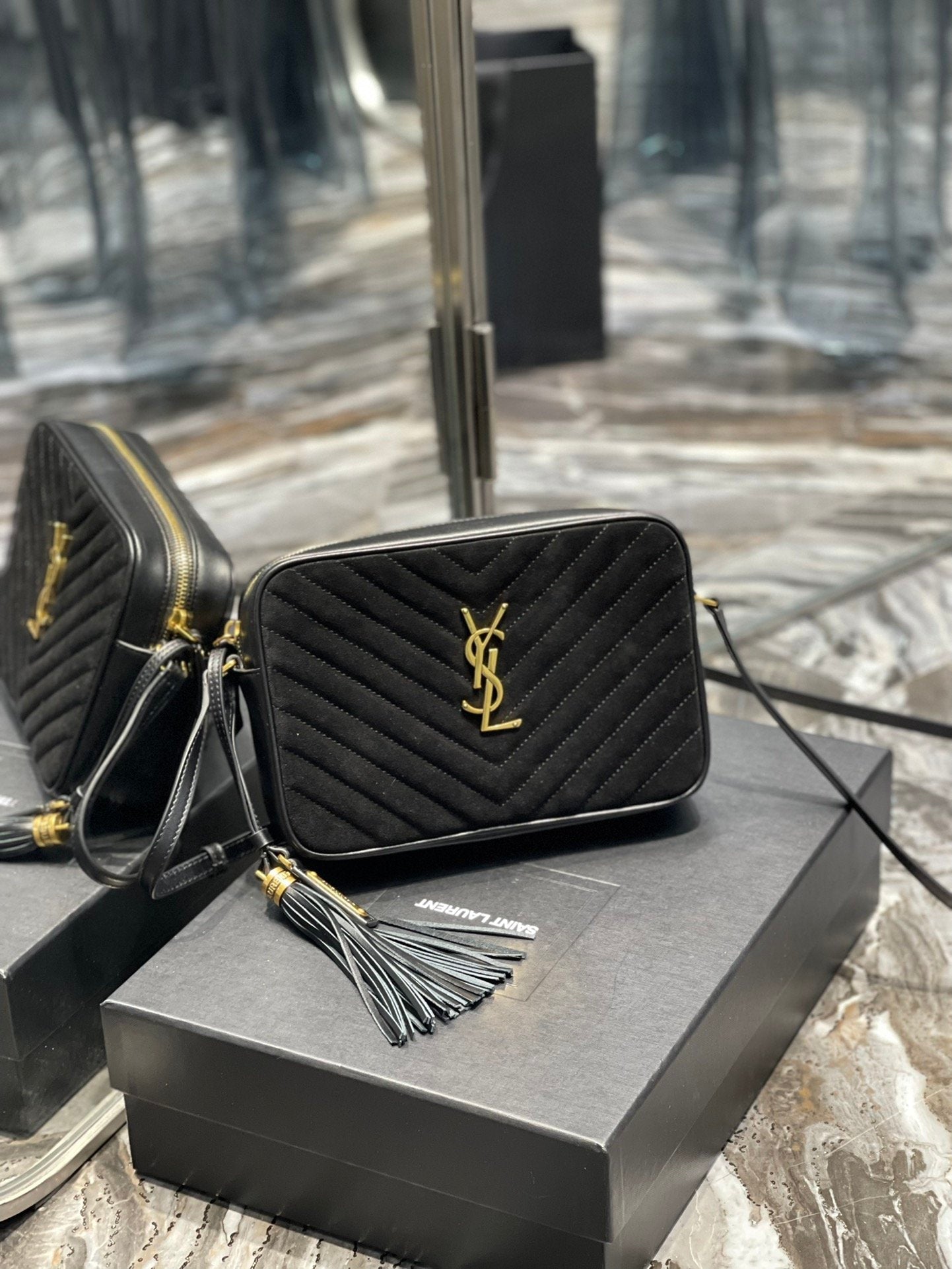 YSL Saint Laurent Lou Camera Hardware 9in 23cm Black Gold Crossbody Bag