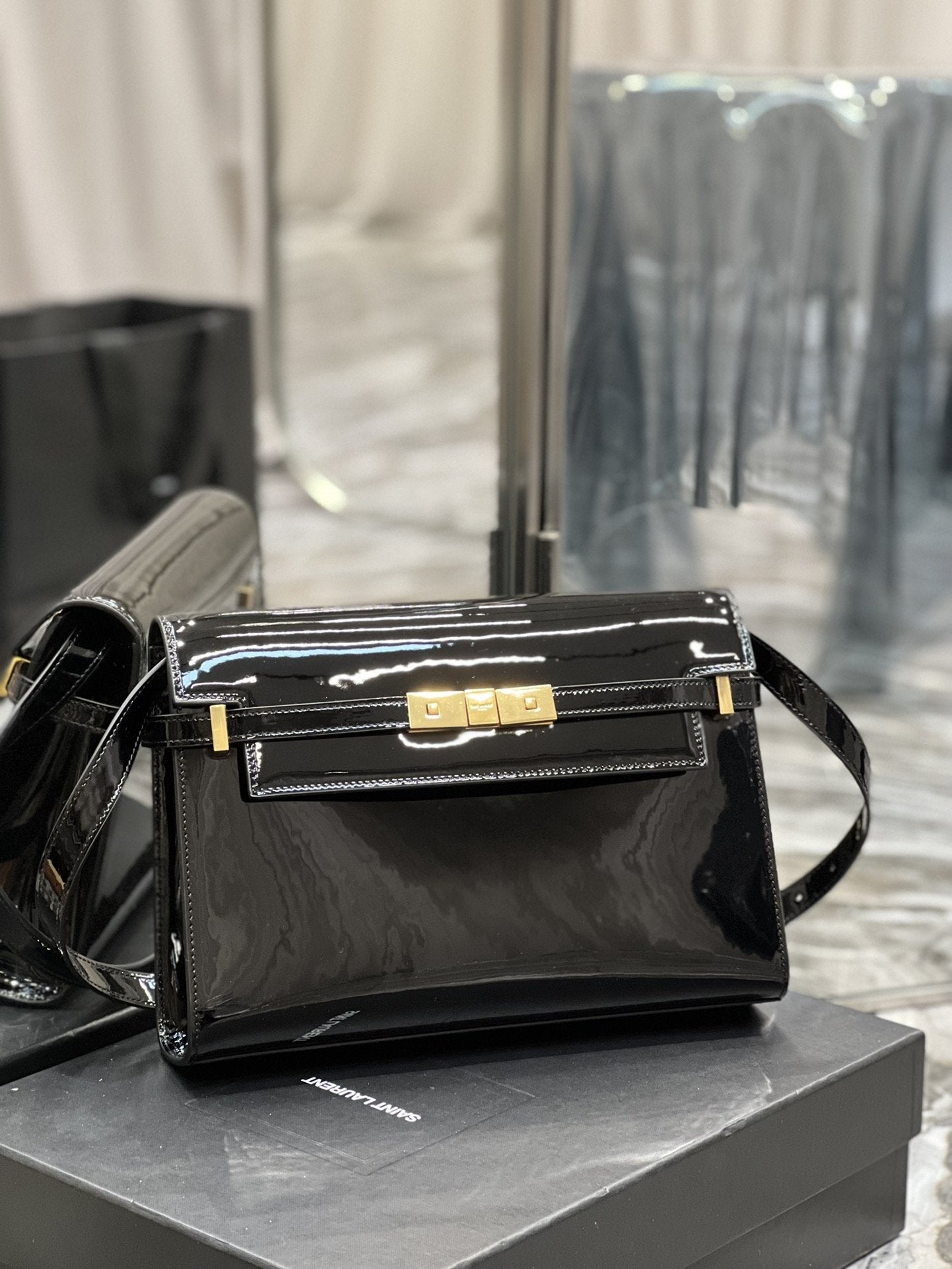 YSL Saint Laurent Manhattan 11in 29cm Black Shoulder Bag