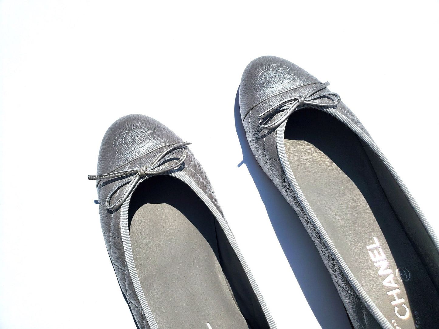 Chanel New Silver Interlocking CC Logo Leather Ballet Flats 40