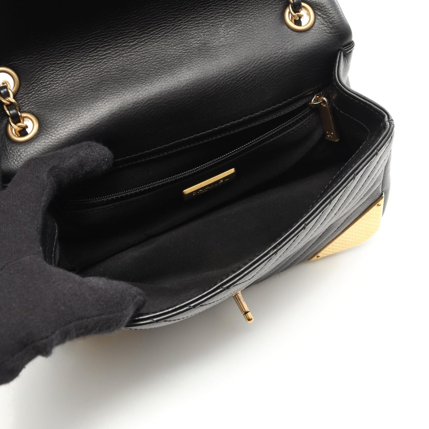 V-stitch Lambskin Shoulder Bag Signature