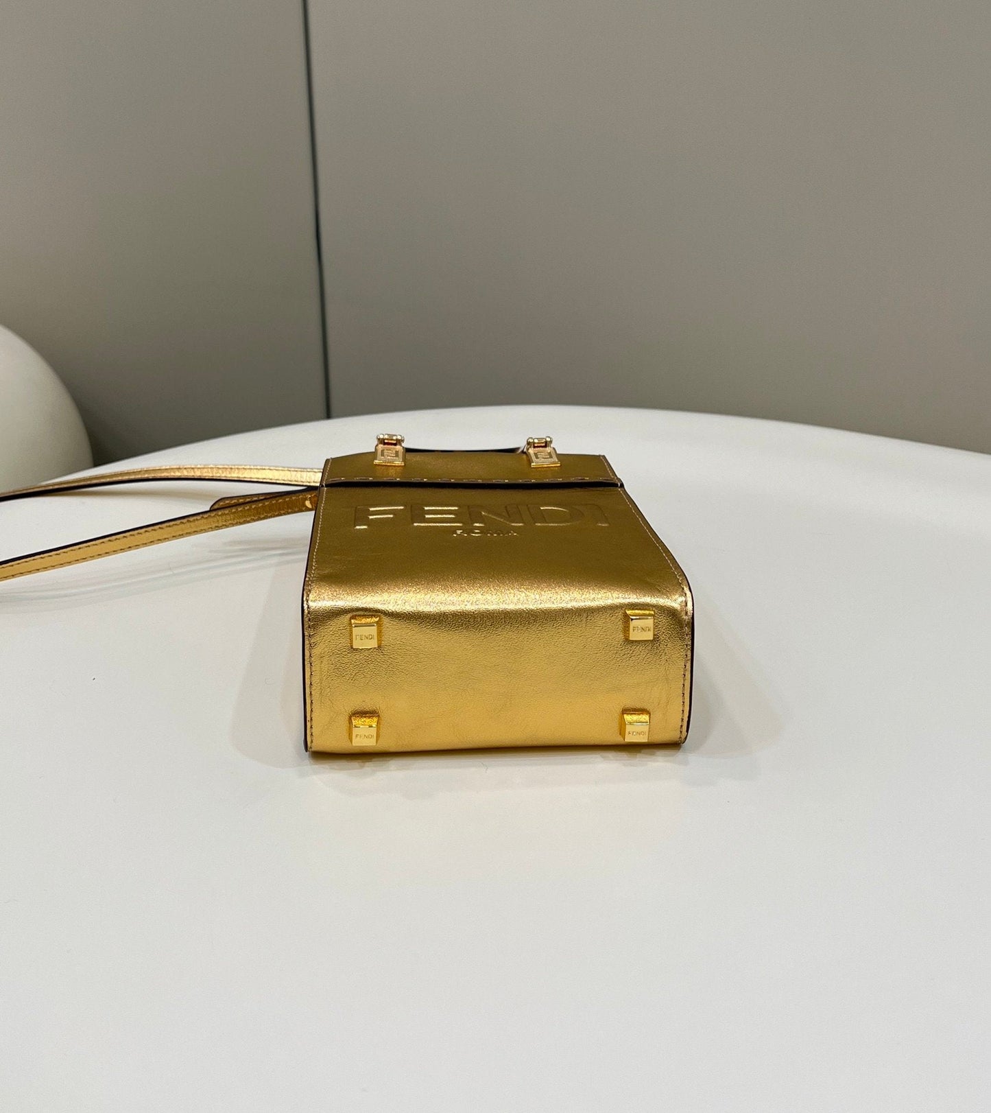 Fendi Top QualityTop Quality Sunshine Shopper Gold Mini FF Crossbody Bag