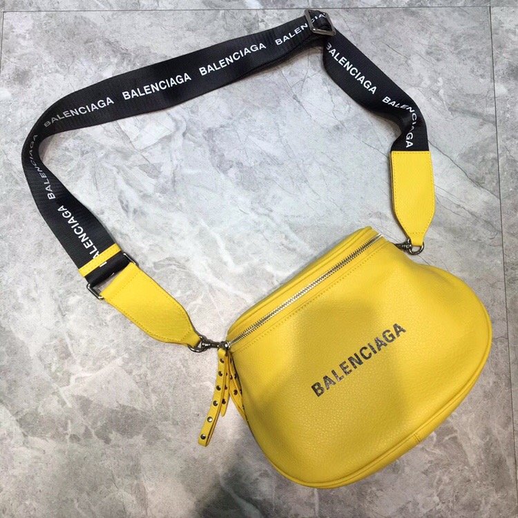 Top Quality Sling Bag In Yellow For Travel Bag