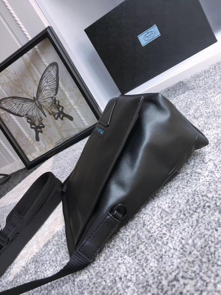 Prada Etiquette Messenger Bag Leather Black