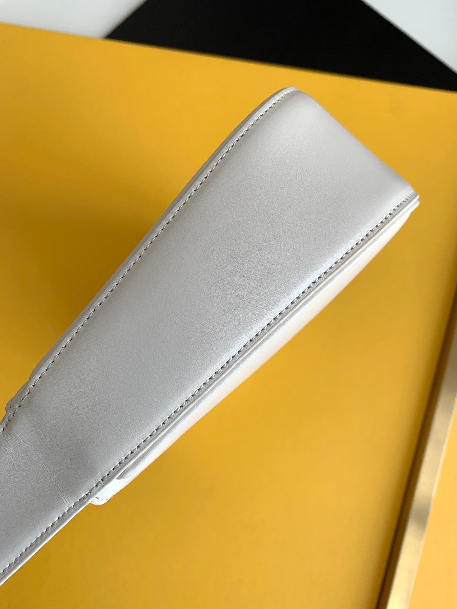 YSL Saint Laurent LE 5 Ã 7 Material White Shoulder Bag