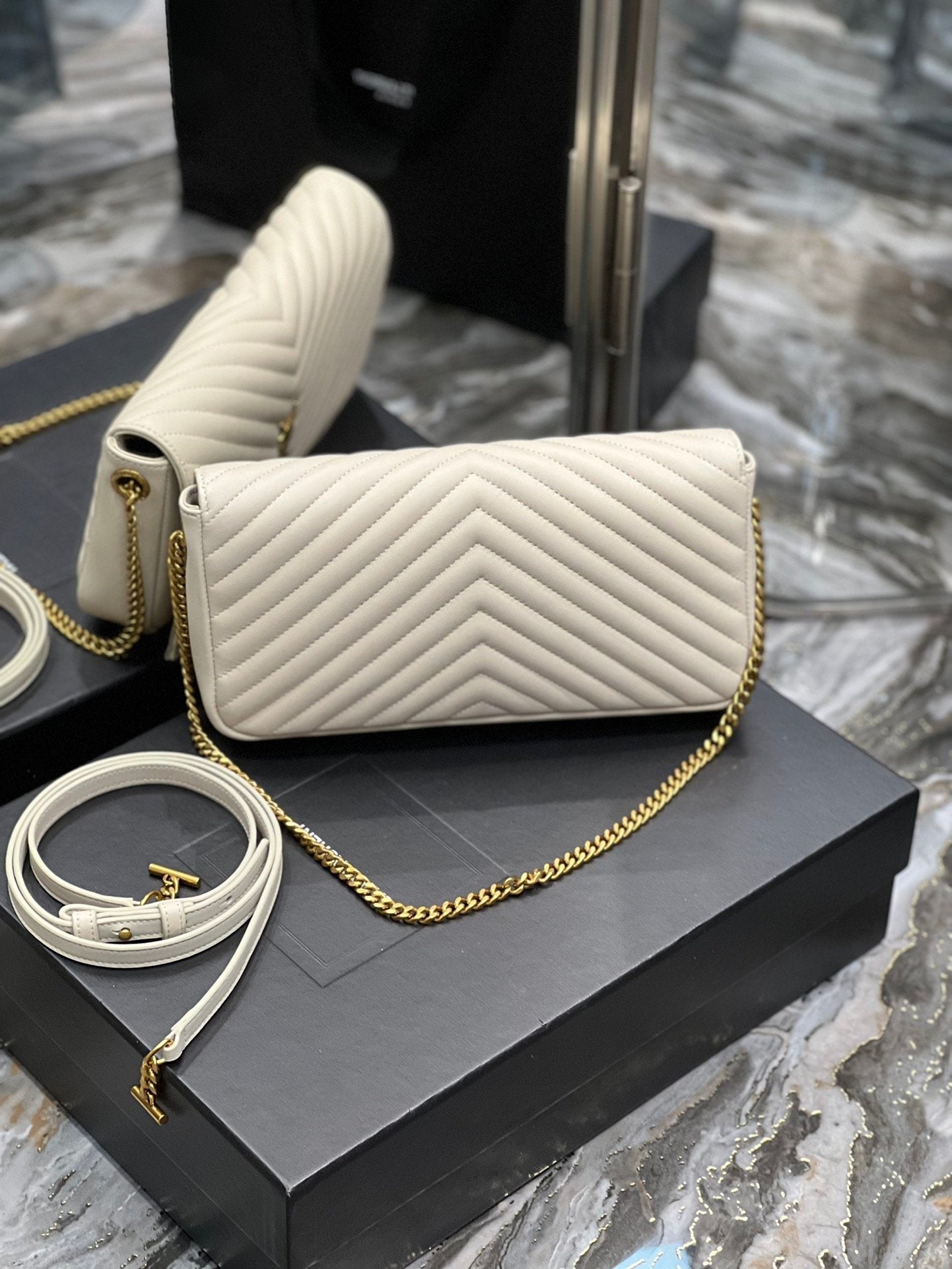 YSL Saint Laurent Kata 99 Hardware 10in 26cm White Gold Chain Handbag