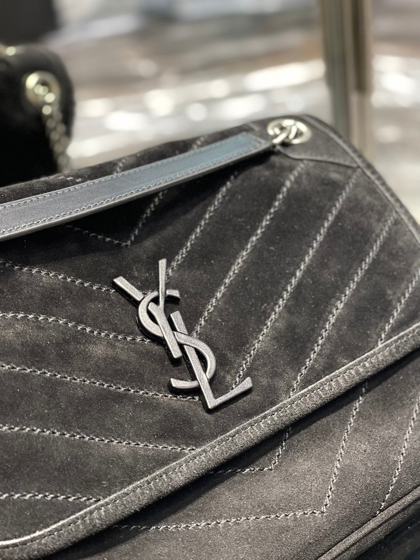 YSL Saint Laurent Niki Crinkled Metal Hardware 11in Black Medium Chain Handbag