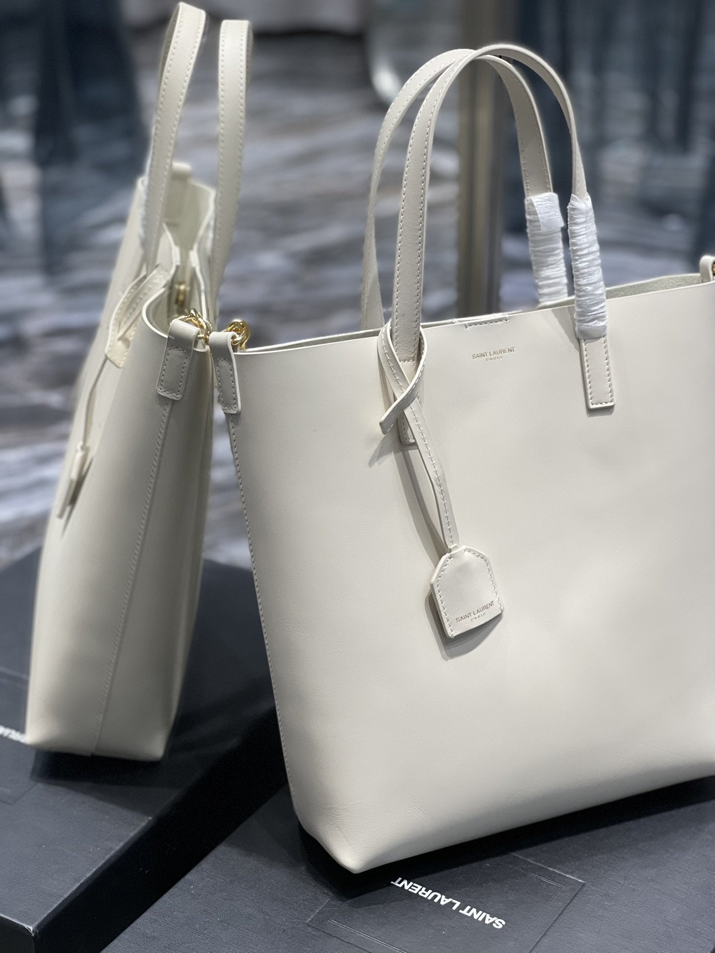 YSL Saint Laurent Shopping Toy Supple 11in 28cm White Handbag