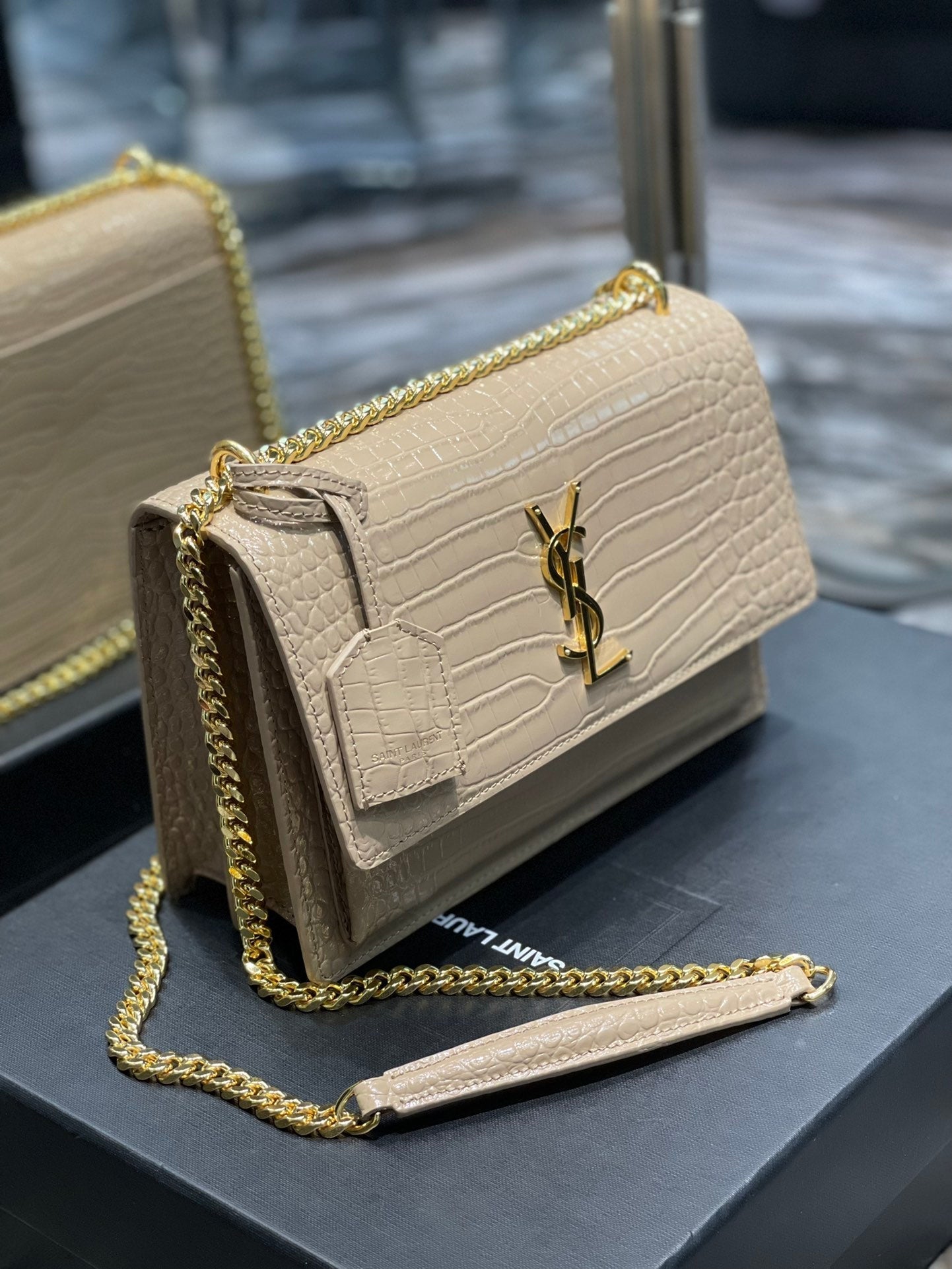 YSL Saint Laurent Sunset 8in 22cm Beige Medium Chain Handbag