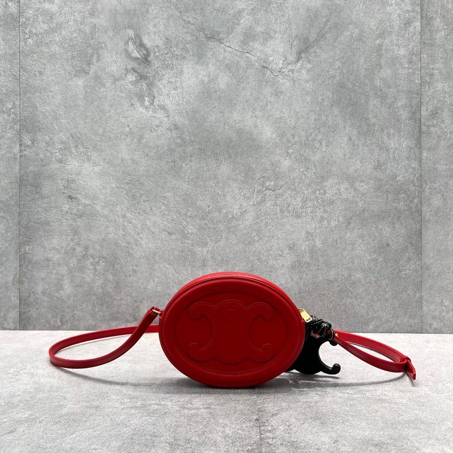Top Quality Crossbody Oval Purse Cuir Triomphe Red Crossbody Bag