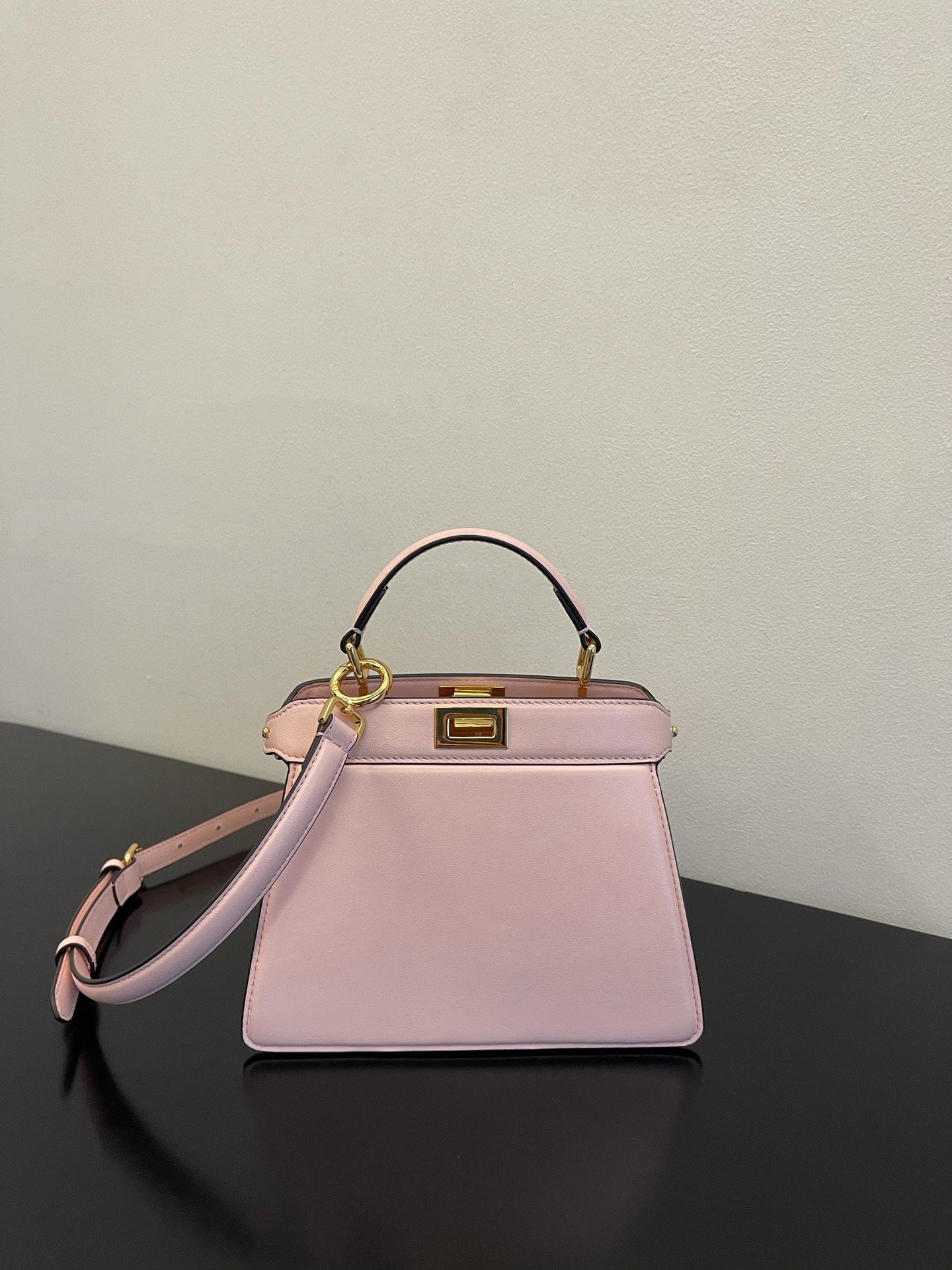 Top QualityTop Quality Peekaboo ISeeU Beige Small Handbag