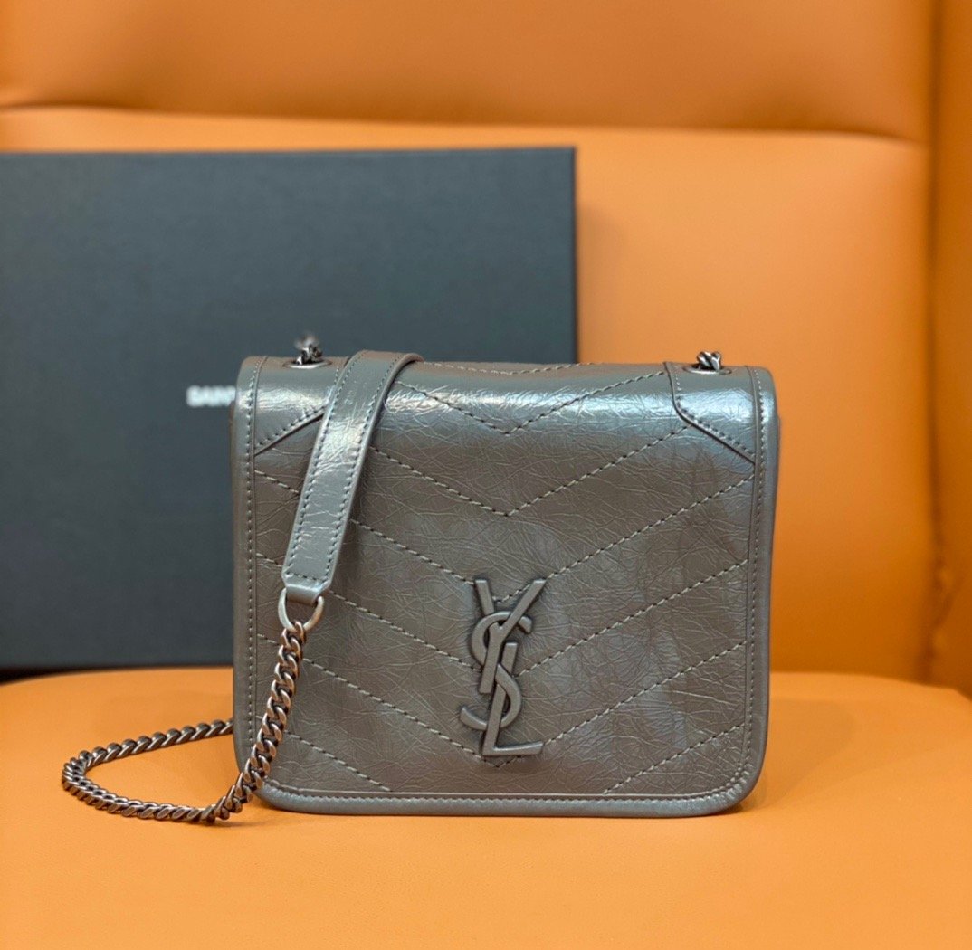 YSL Saint Laurent Niki Wallets On Storm 7.5in Chain Travel Bag