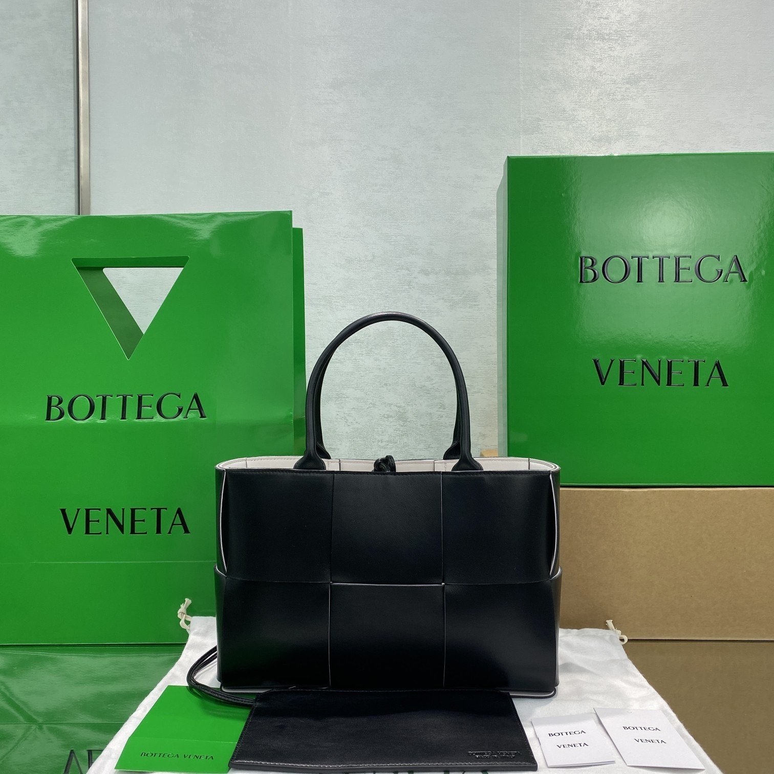 Top Quality Arco Tote Bag For Women Black Small
