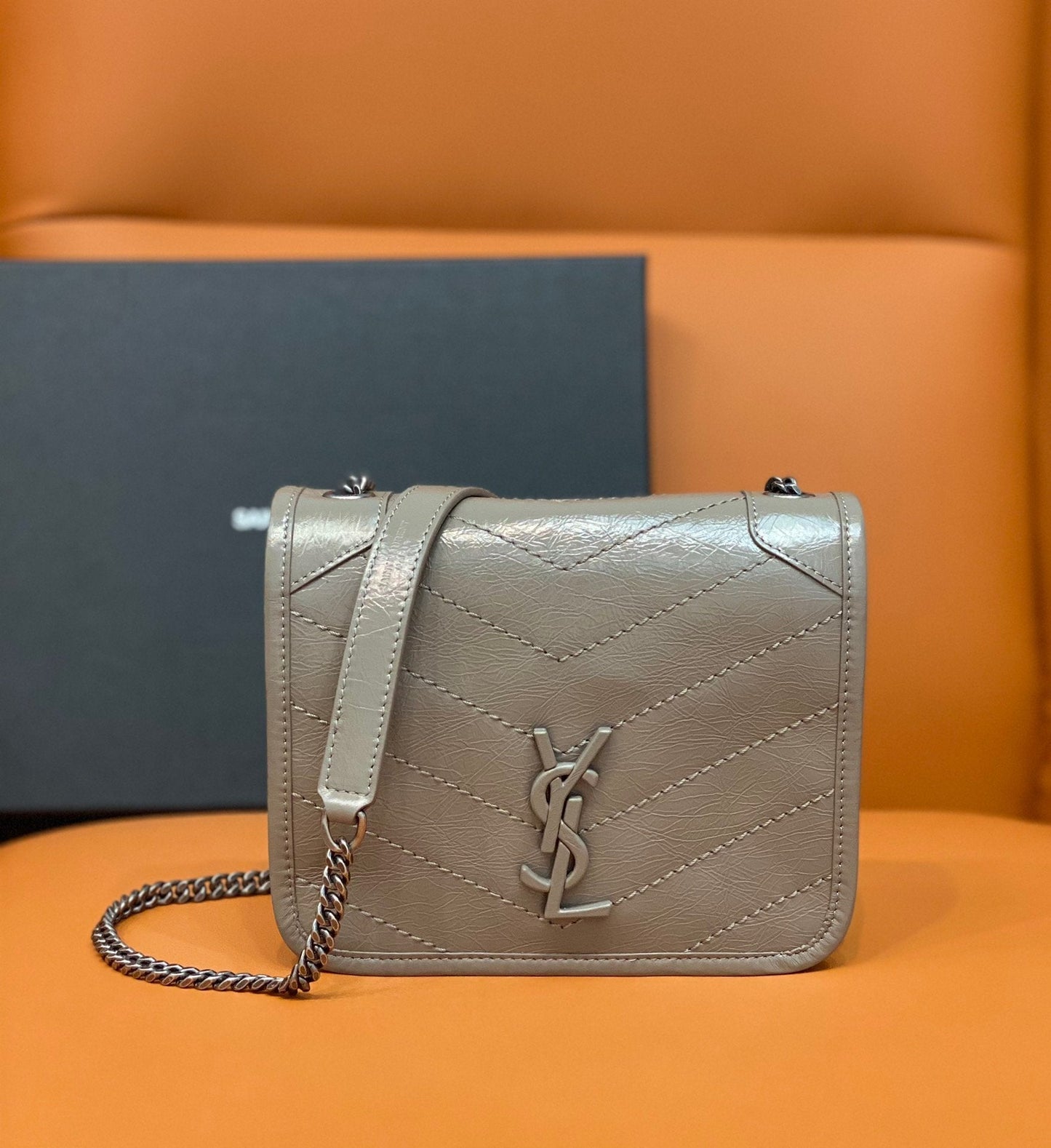 YSL Niki Wallets On 7. Beige Chain Travel Bag Wallet