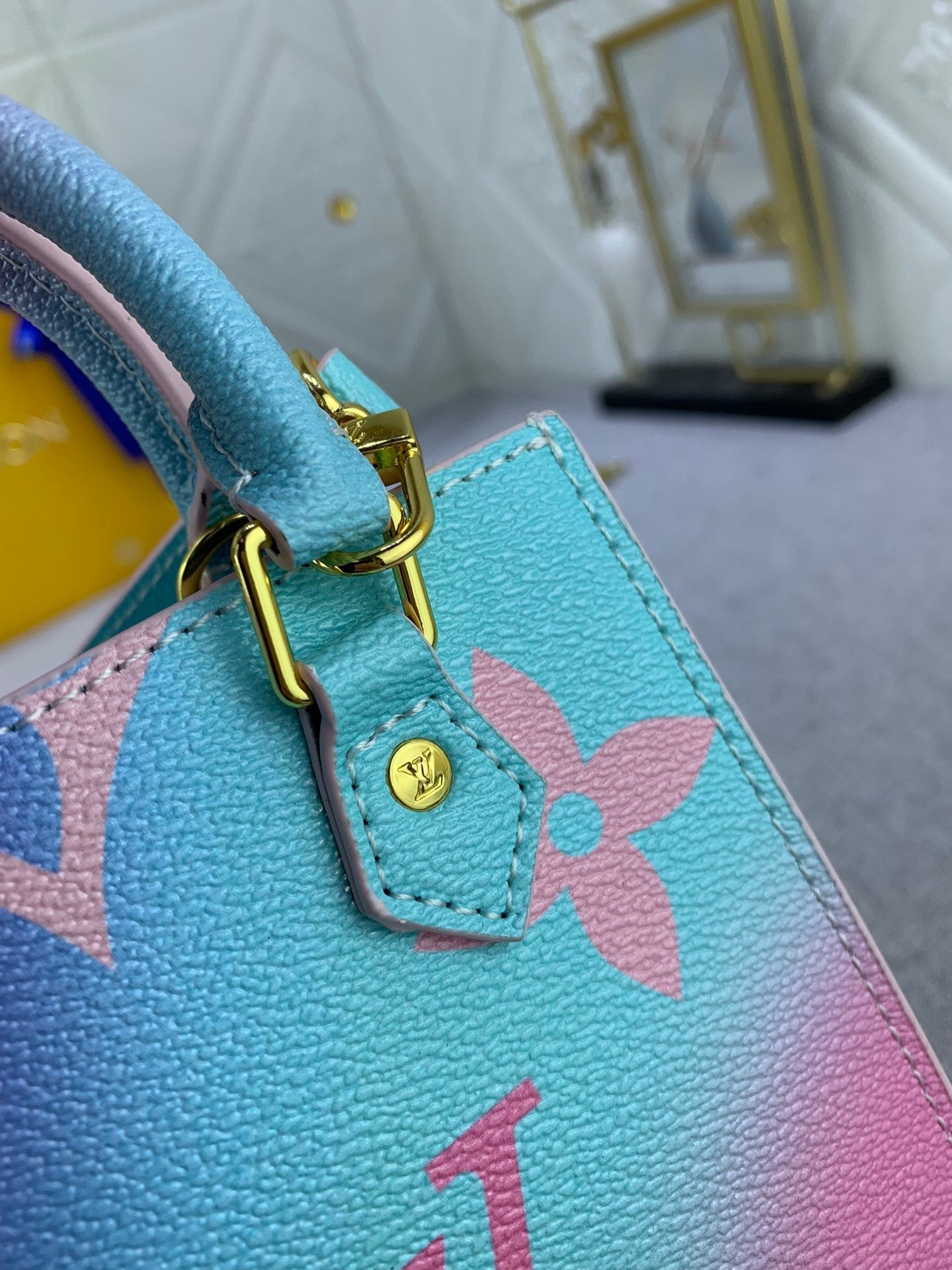EN - Luxury LUV 824 Travel Bag