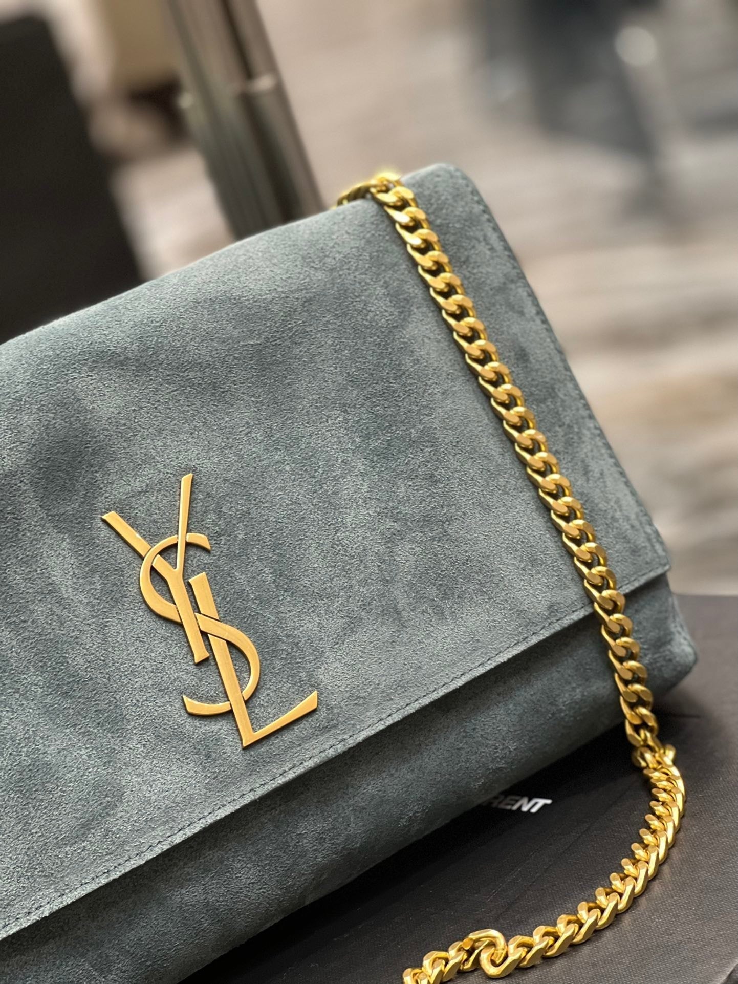 YSL Saint Laurent Kate Reversible Hardware 11in 29cm Suede Gold Medium Chain Handbag