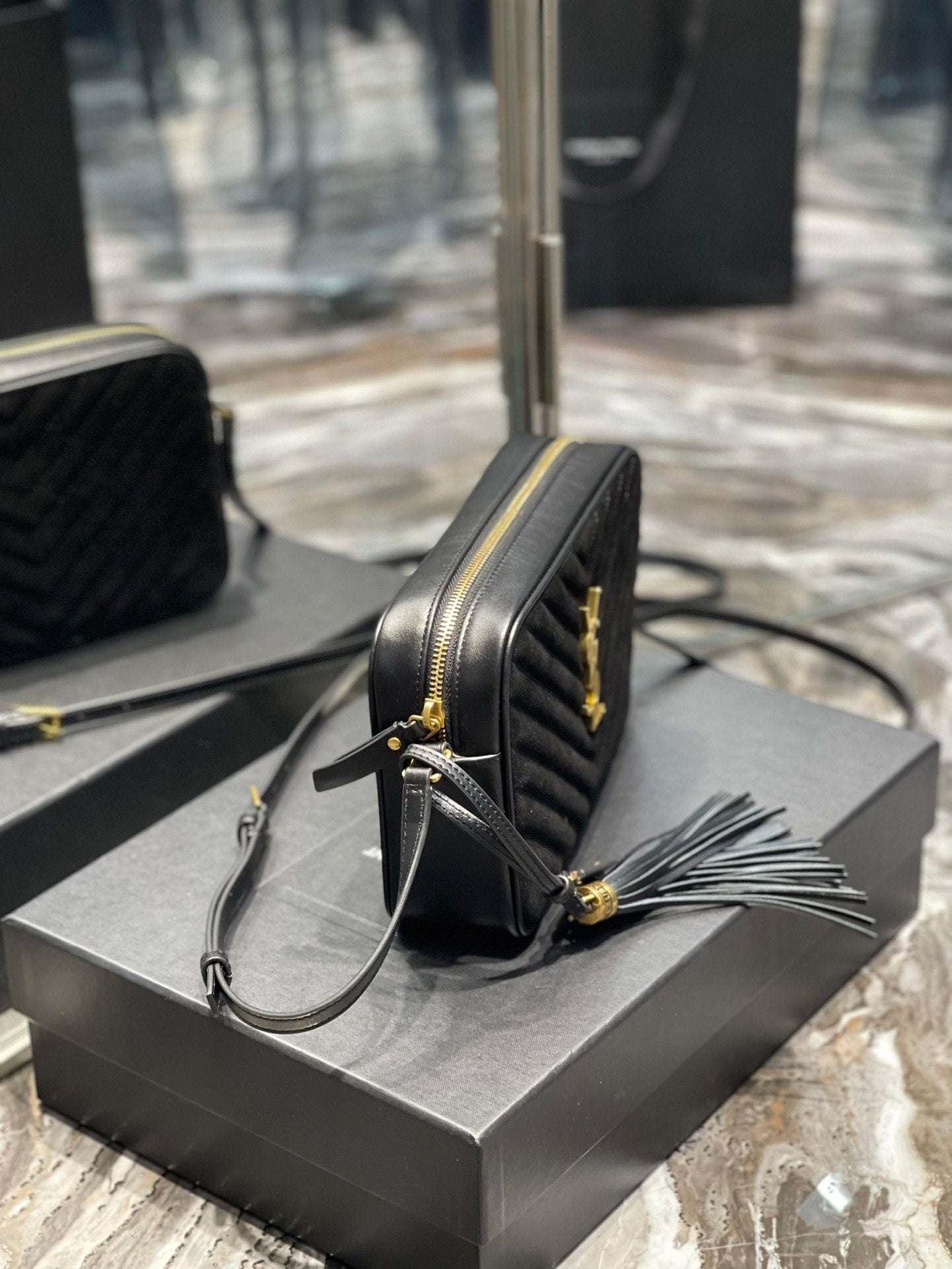 YSL Saint Laurent Lou Camera Hardware 9in 23cm Black Gold Crossbody Bag