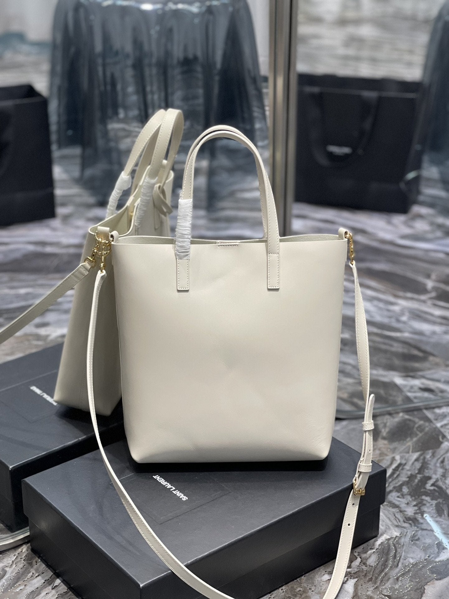 YSL Saint Laurent Shopping Toy Supple 11in 28cm White Handbag