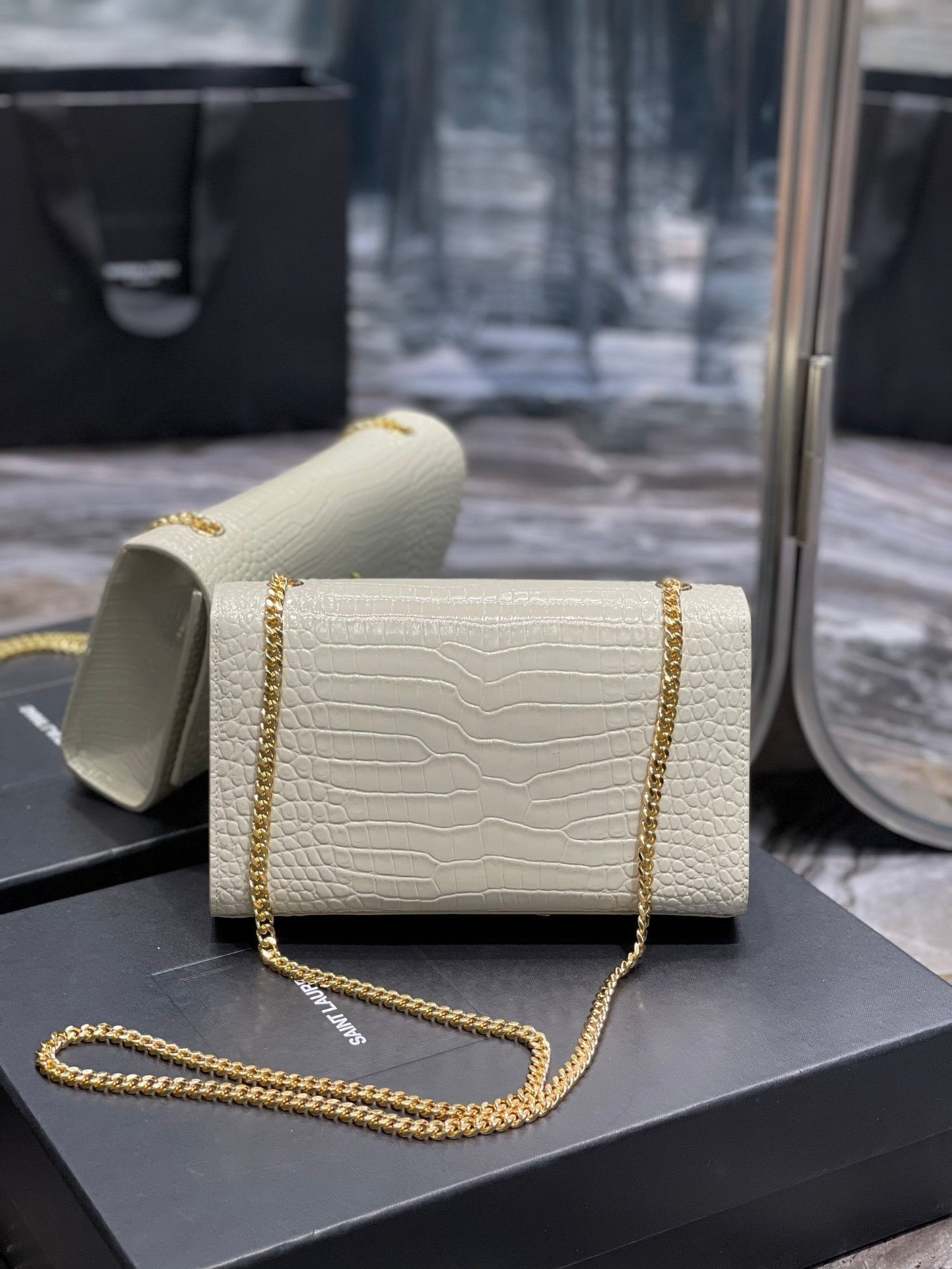 YSL Saint Laurent Kata Tassel 9in 24cm White Medium Chain Handbag