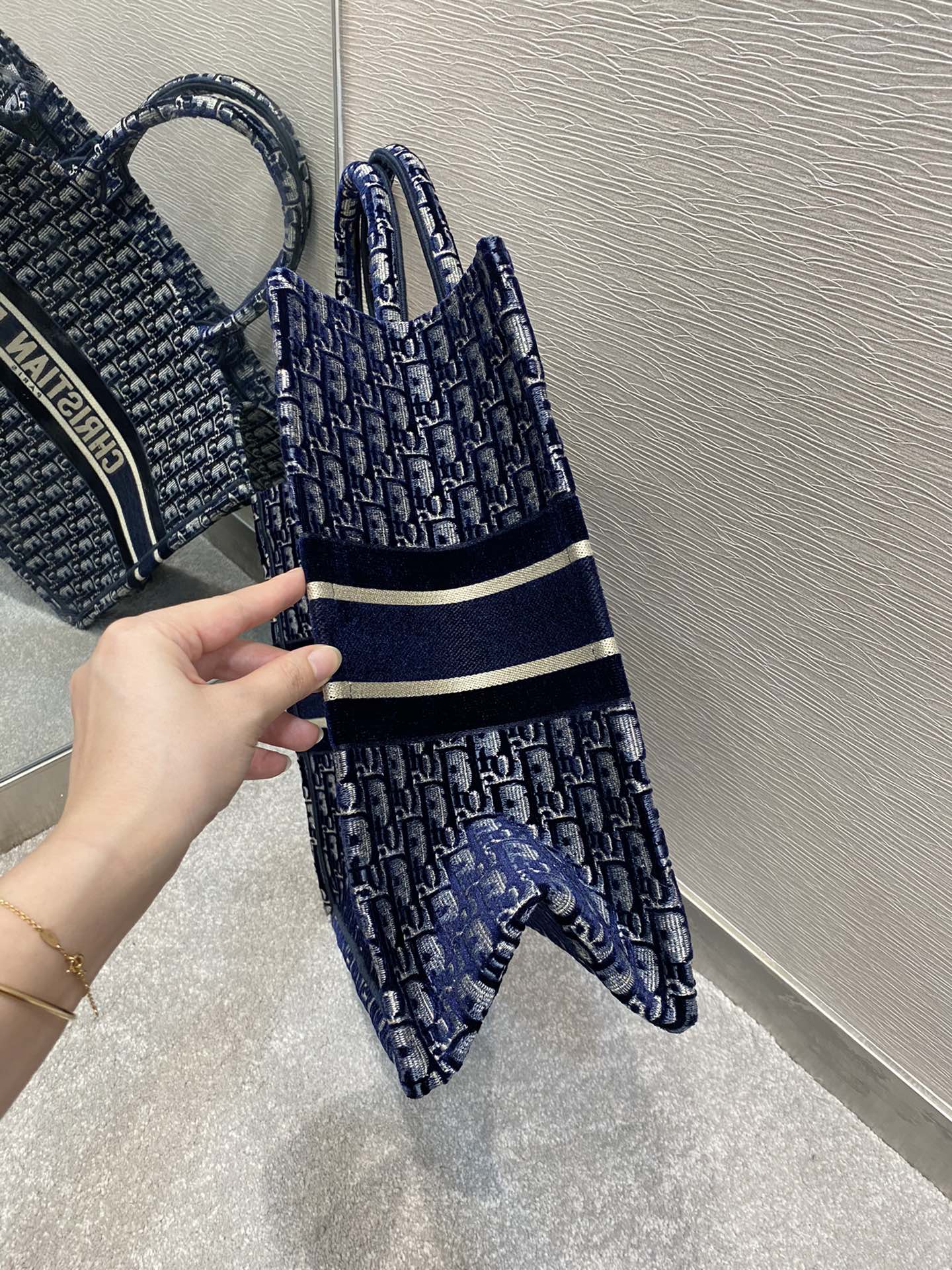 Metop Qualityum Book Dark Cd Blue Book Tote Bag