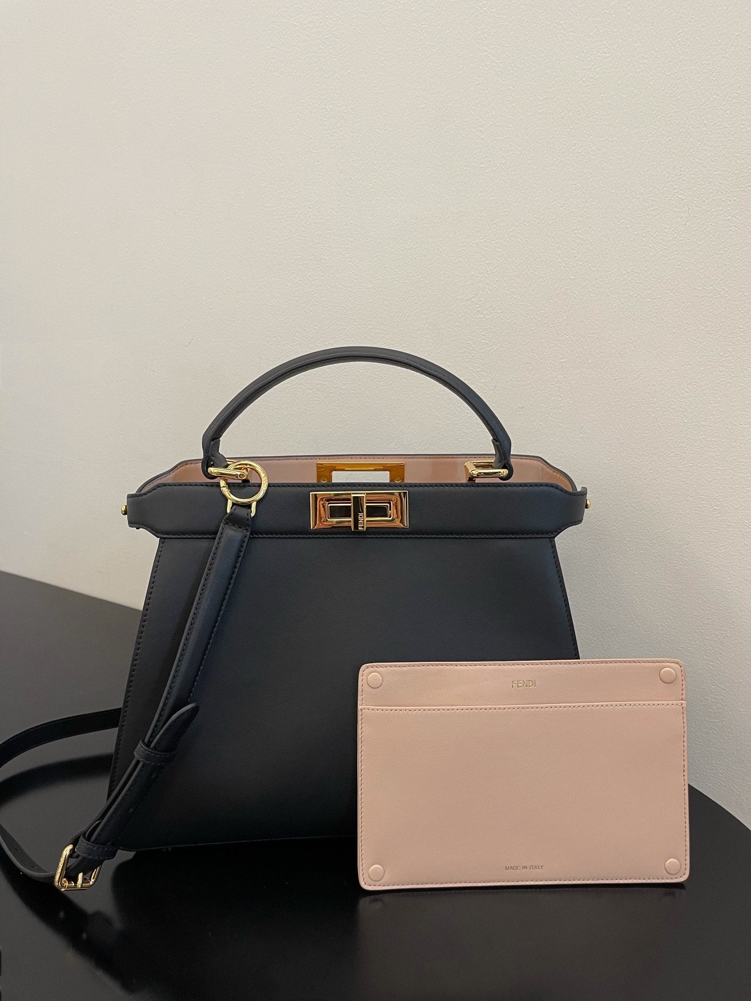 Top QualityTop Quality Peekaboo ISeeU Black Small Handbag
