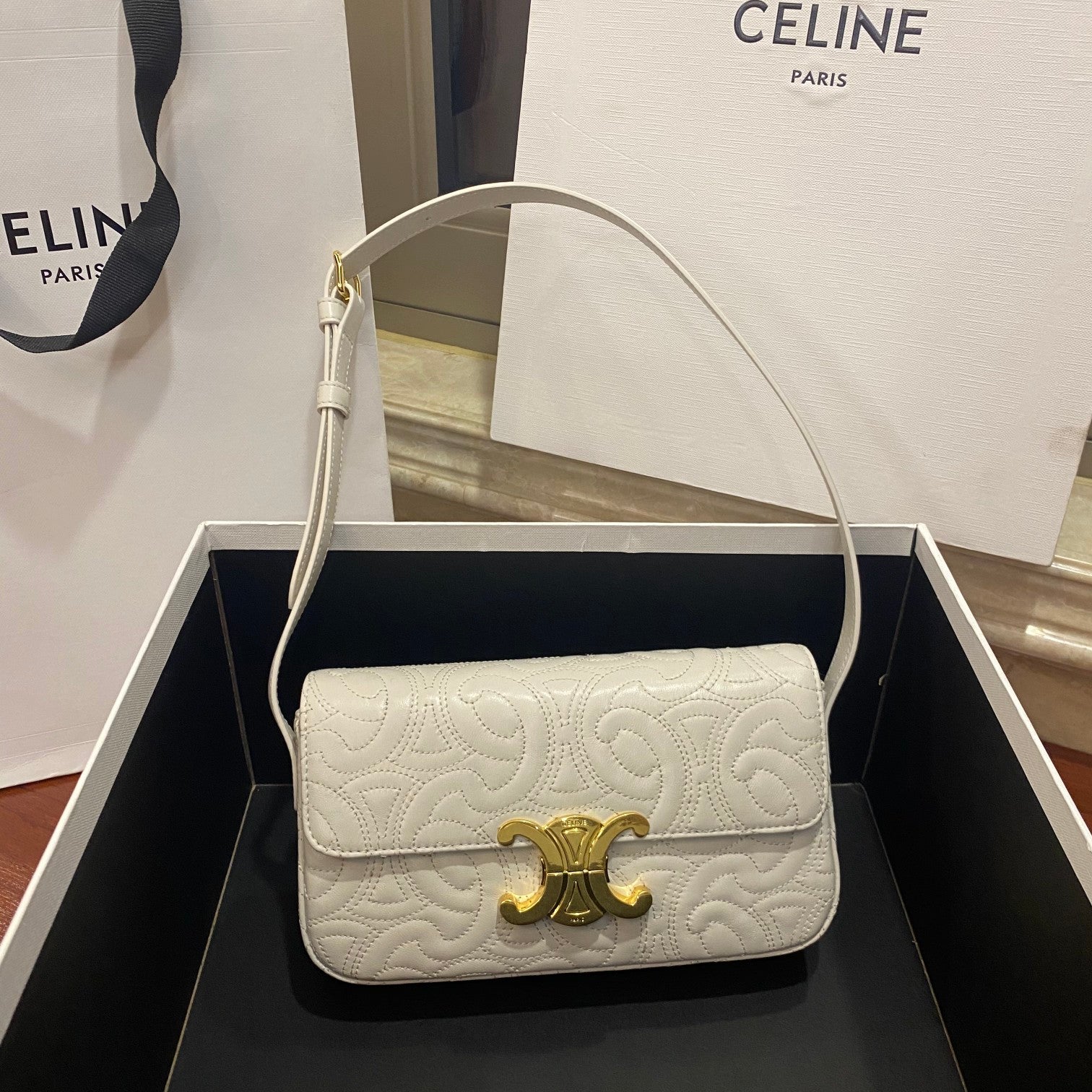 Top Quality Triomphe Shoulder Bag In Triomphe Quilted White