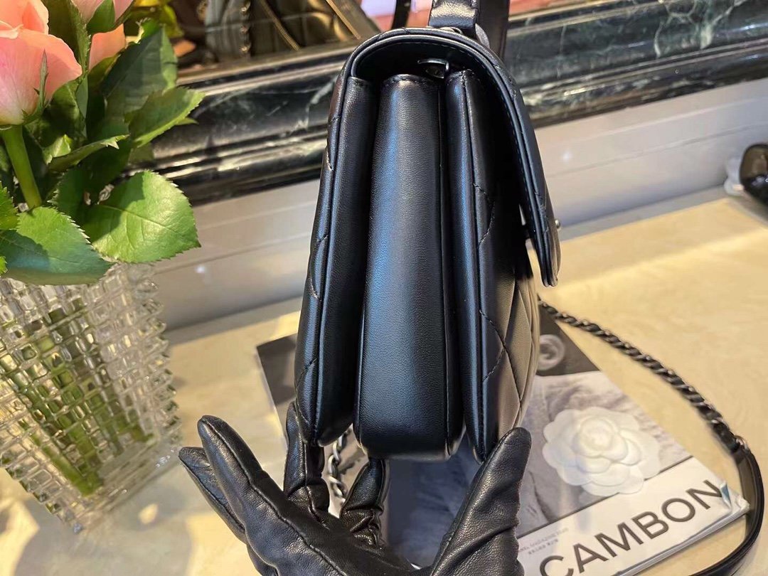CHL Classic Medal Hardware 9.8in Black Flap Handbag