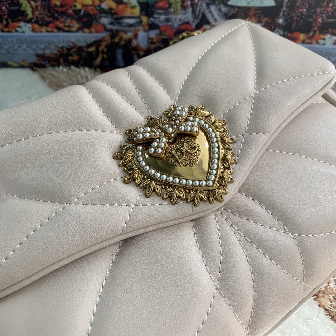 Metop Qualityum Devotion Nappa Quilted White Shoulder Bag