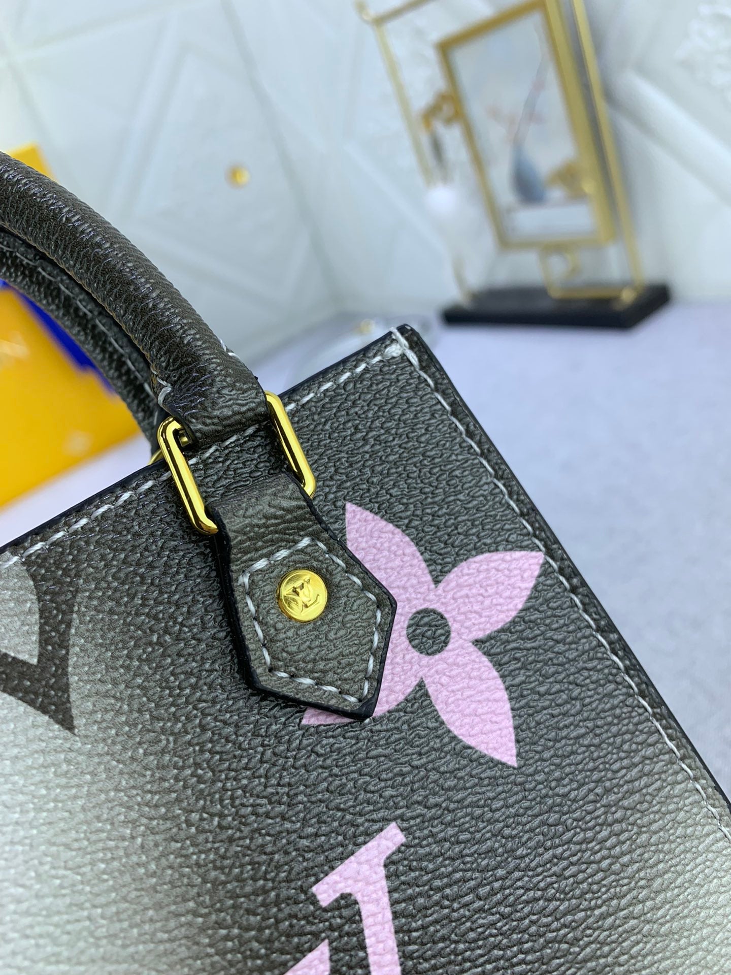 EN - Luxury LUV 823 Travel Bag