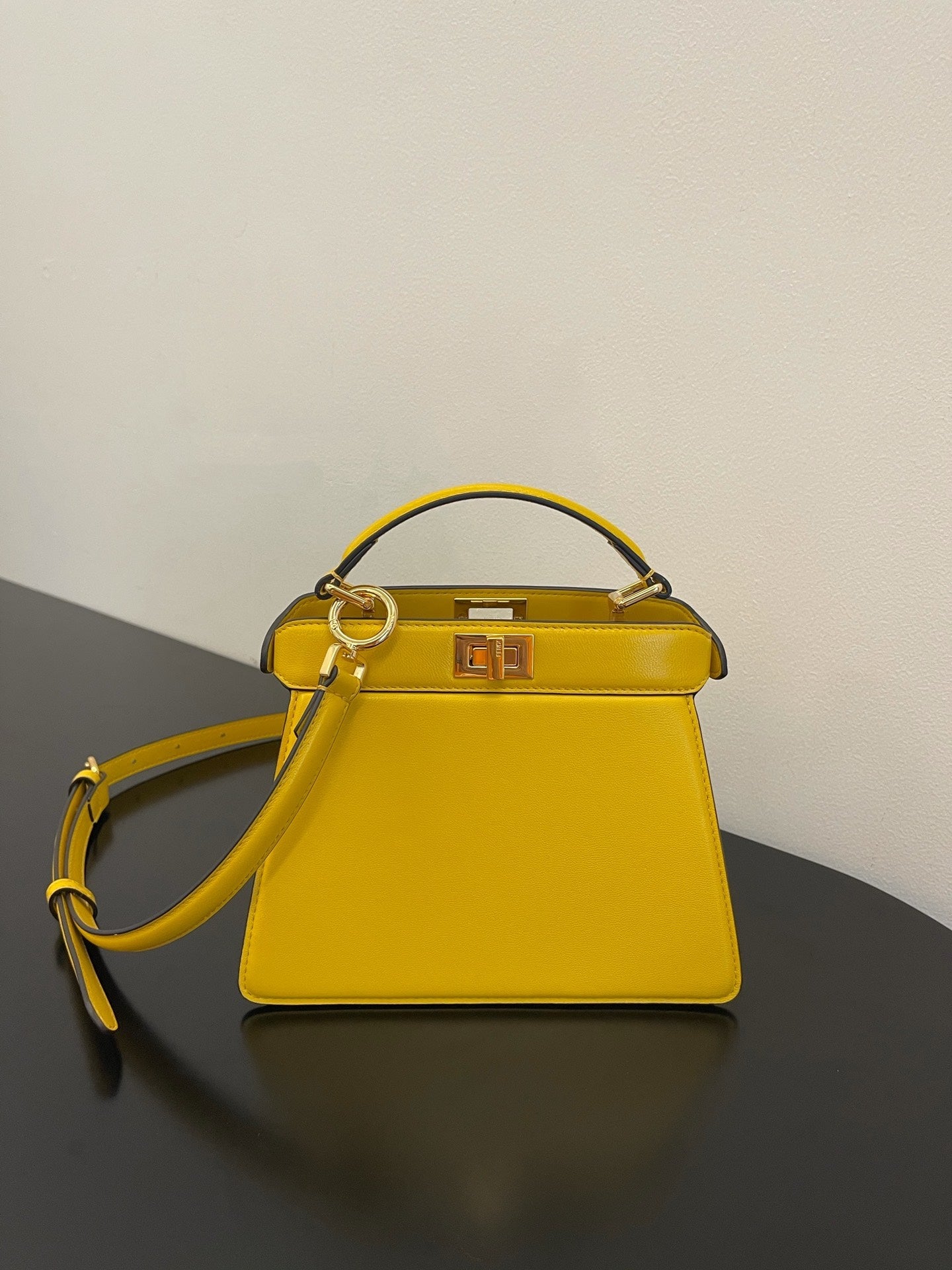 Top QualityTop Quality Peekaboo ISeeU Small Handbag 4