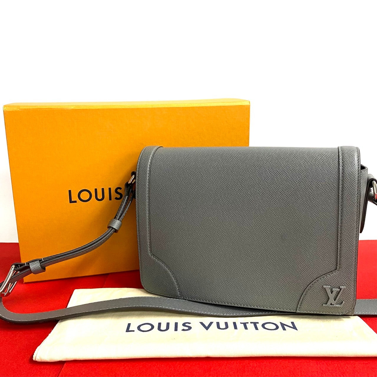 Louis Vuitton M30808 Taiga new messenger Gray Flap Crossbody Bag