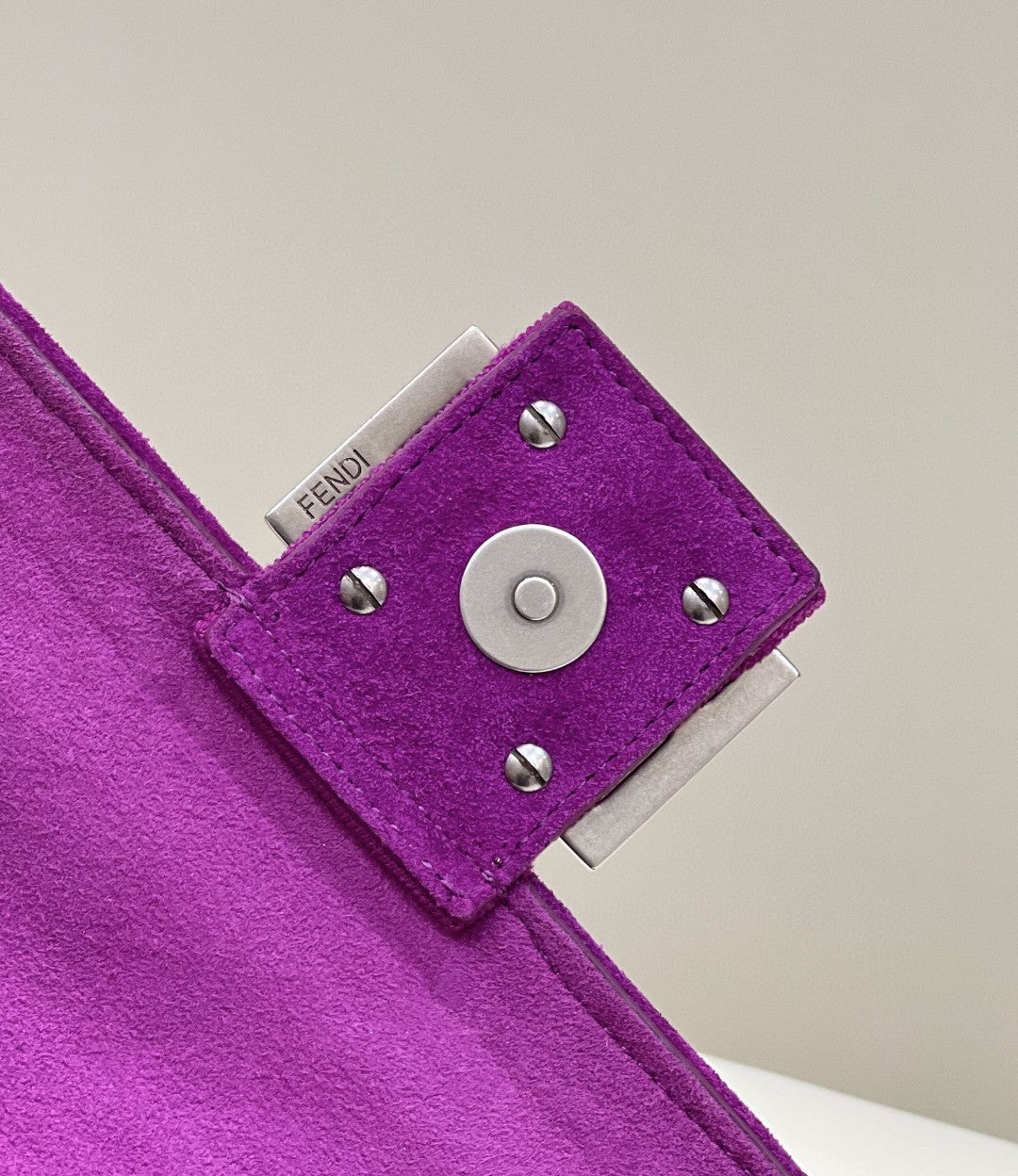 Fendi Top QualityTop Quality Baguette Midi Chain FF Handbag