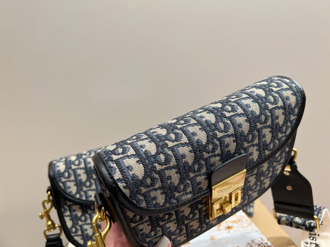 EN - Luxury DIR 363 Travel Bag