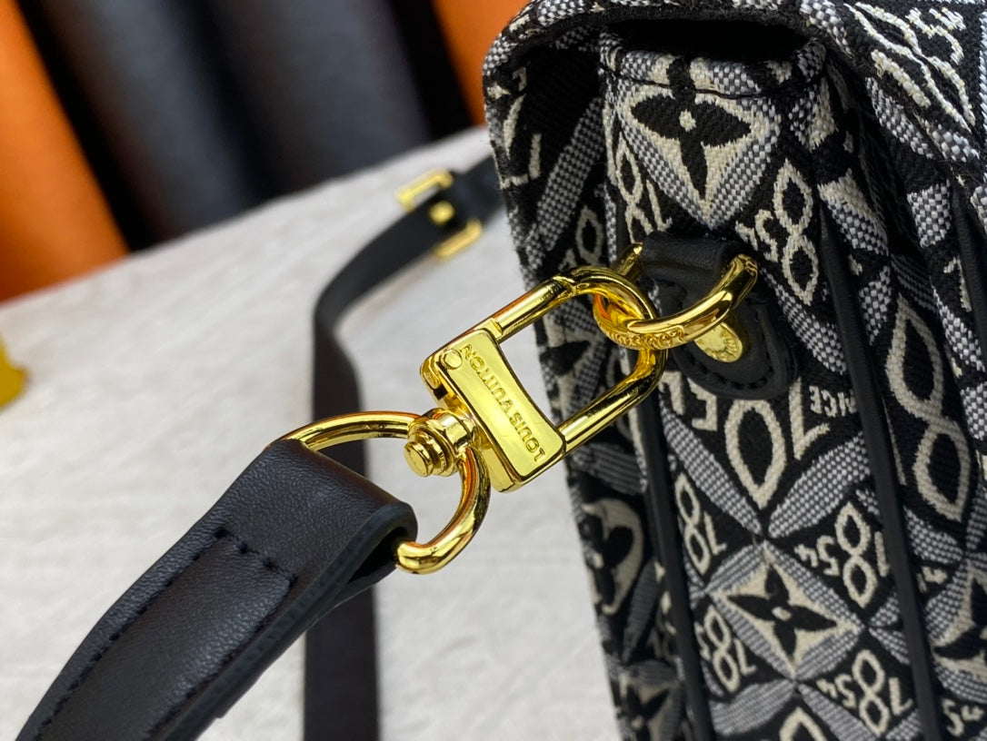 EN - Luxury LUV 800 Travel Bag