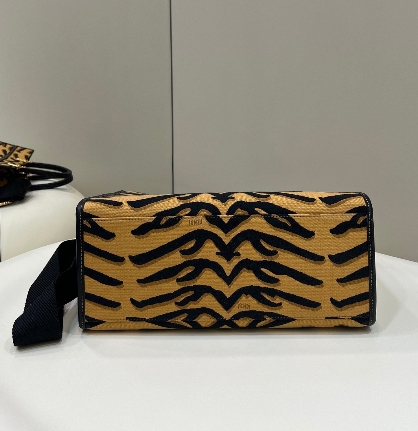 Sunshine Metop Qualityum Multicolour Travel Bag