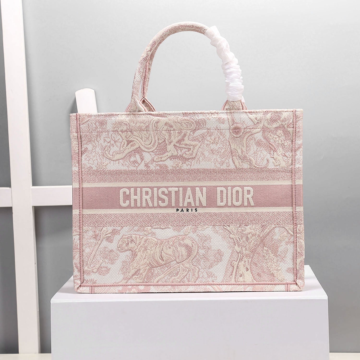 Metop Qualityum Book By Maria Pink Book Tote Bag