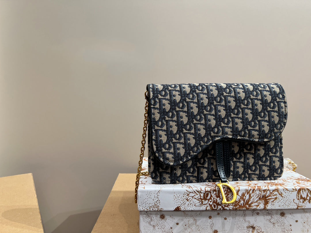 EN - Luxury DIR 359 Travel Bag