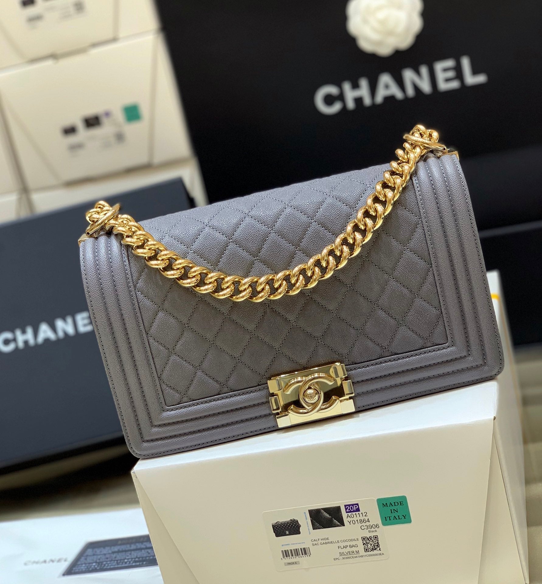 CHL Boy Toned Hardware 9.8in Gold Handbag Wombeaunoirrbeaunoirr 98In25Cm