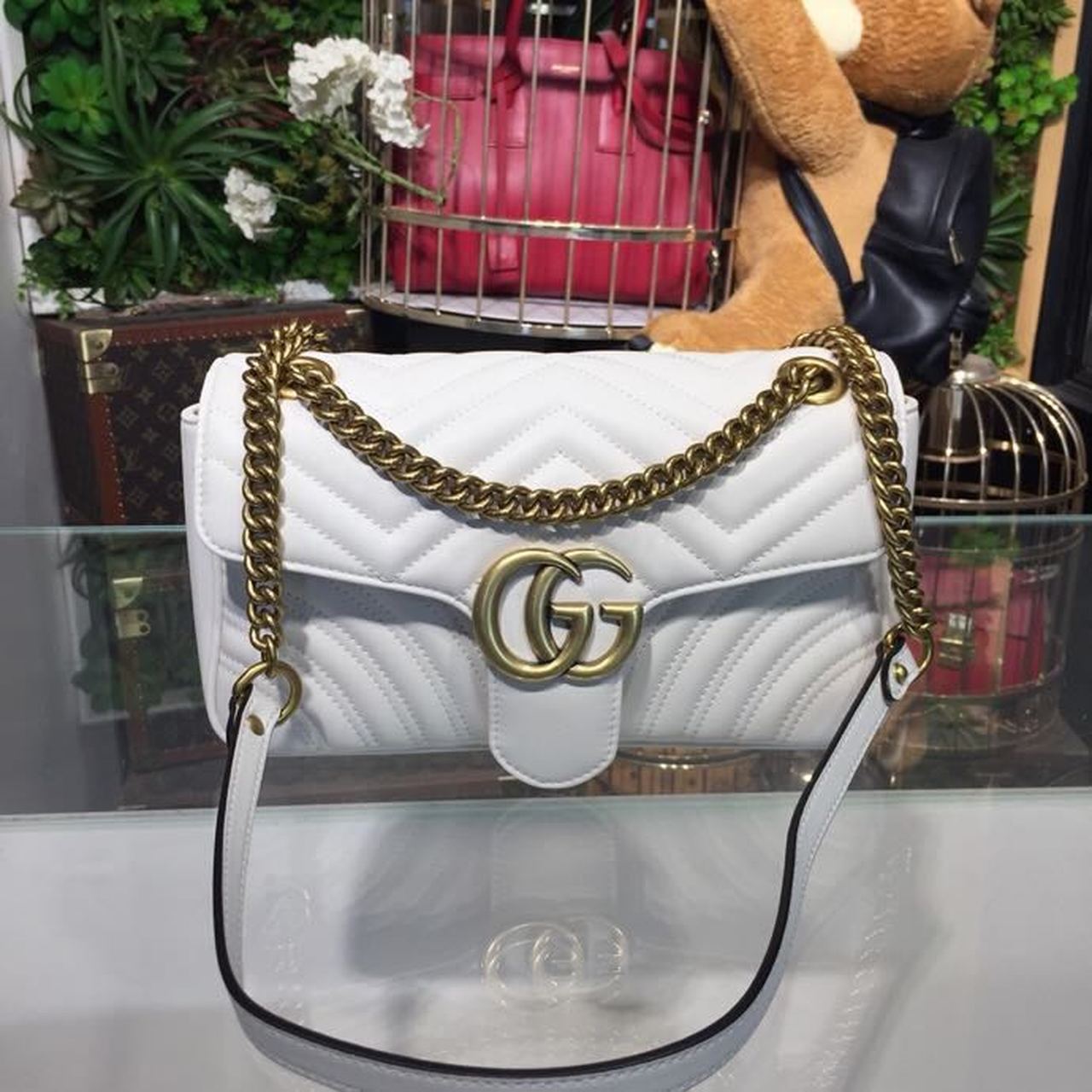 gg Marmont MatelassÃ© Chevron 10in White Small Shoulder Bag