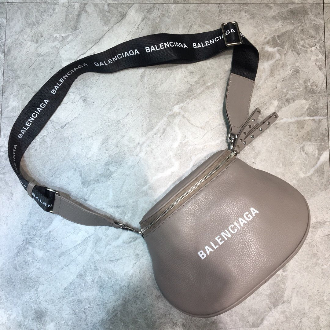 Top Quality Sling Bag In Light For Brown Travel Bag