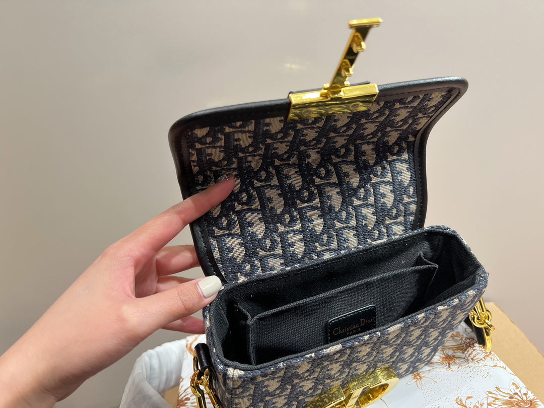 EN - Luxury DIR 360 Travel Bag