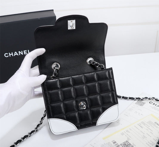 Chanel Chl 19 7In18Cm Blackwhite Travel Bag
