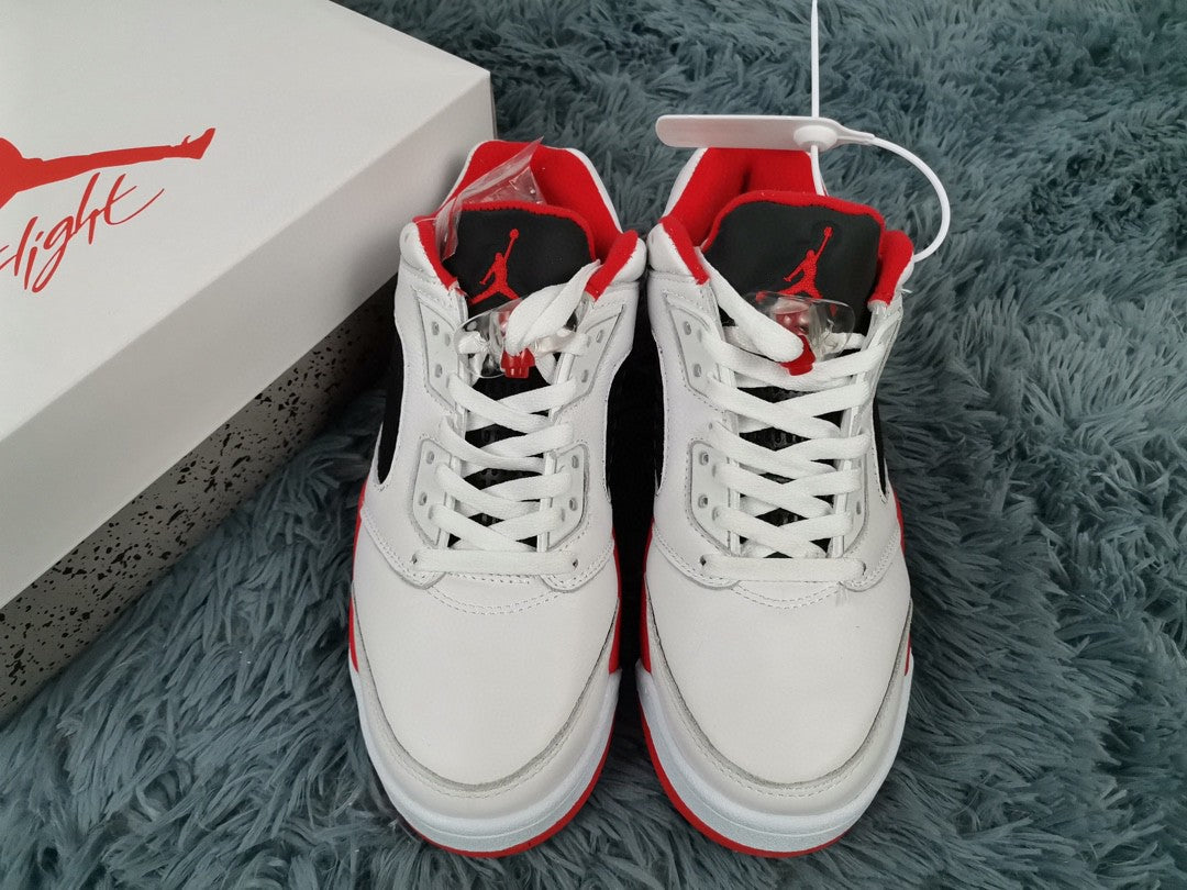 Jordan Low & Fire & Red Travel Bag