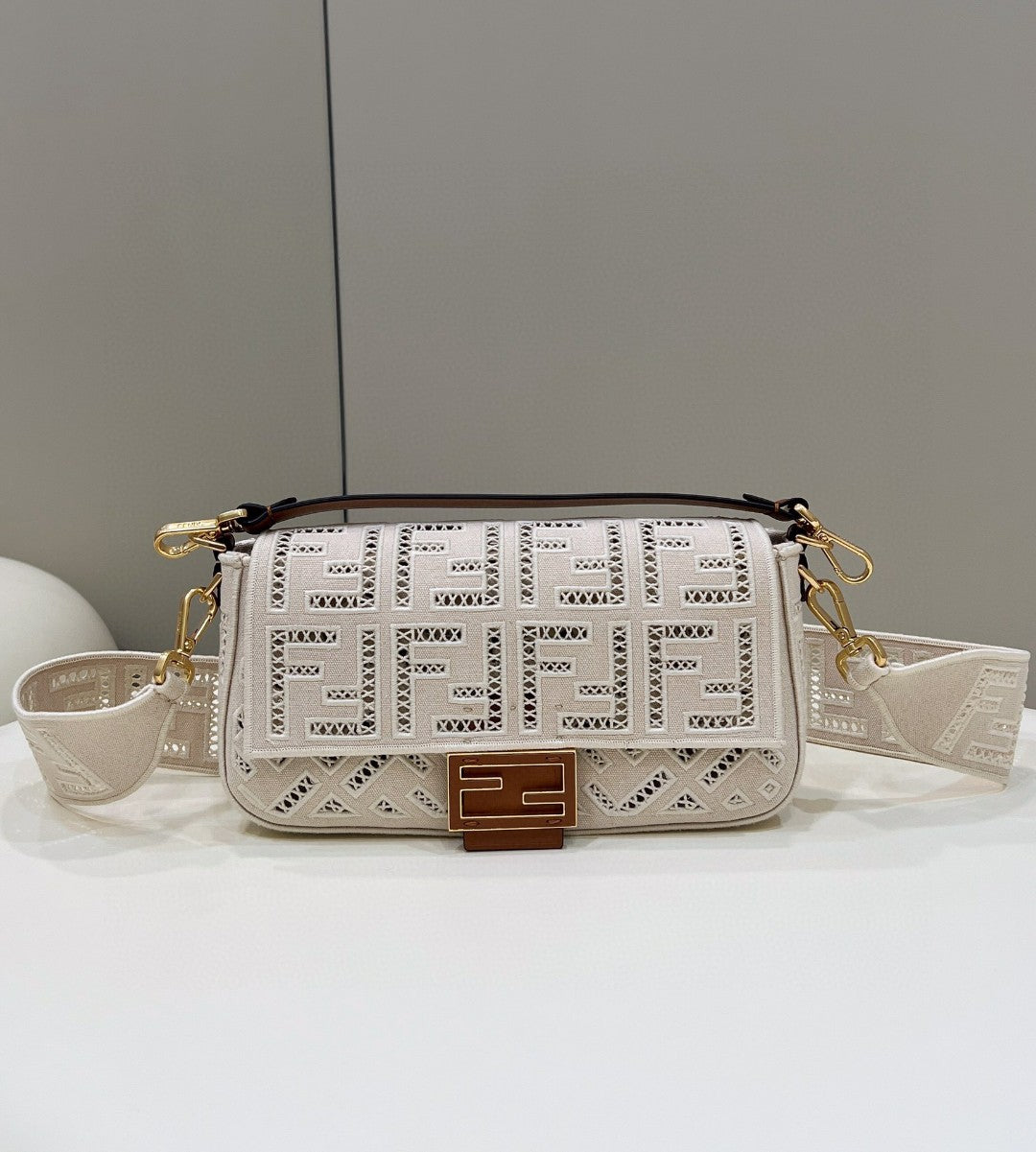 Top QualityTop Quality Baguette Embroidery White Medium Handbag