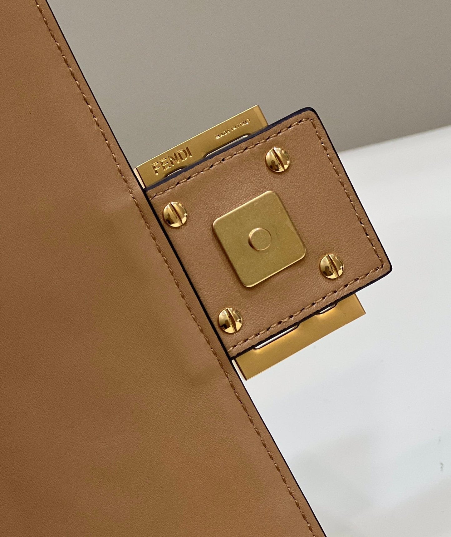 Fendi Top QualityTop Quality Baguette , Brown FF Crossbody Bag
