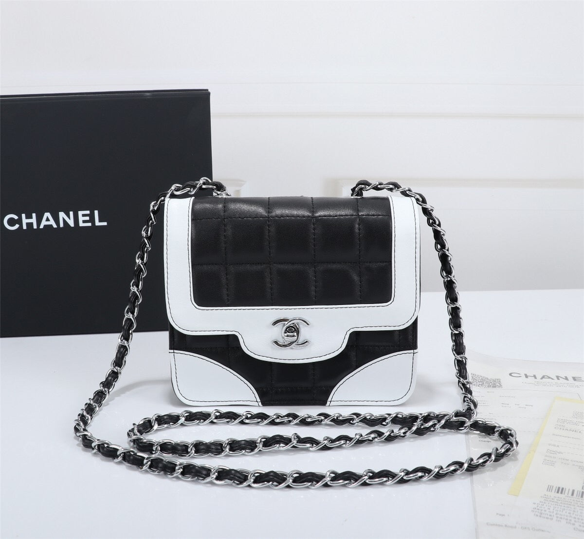 CHL 19 7in 18cm Black White Handbag