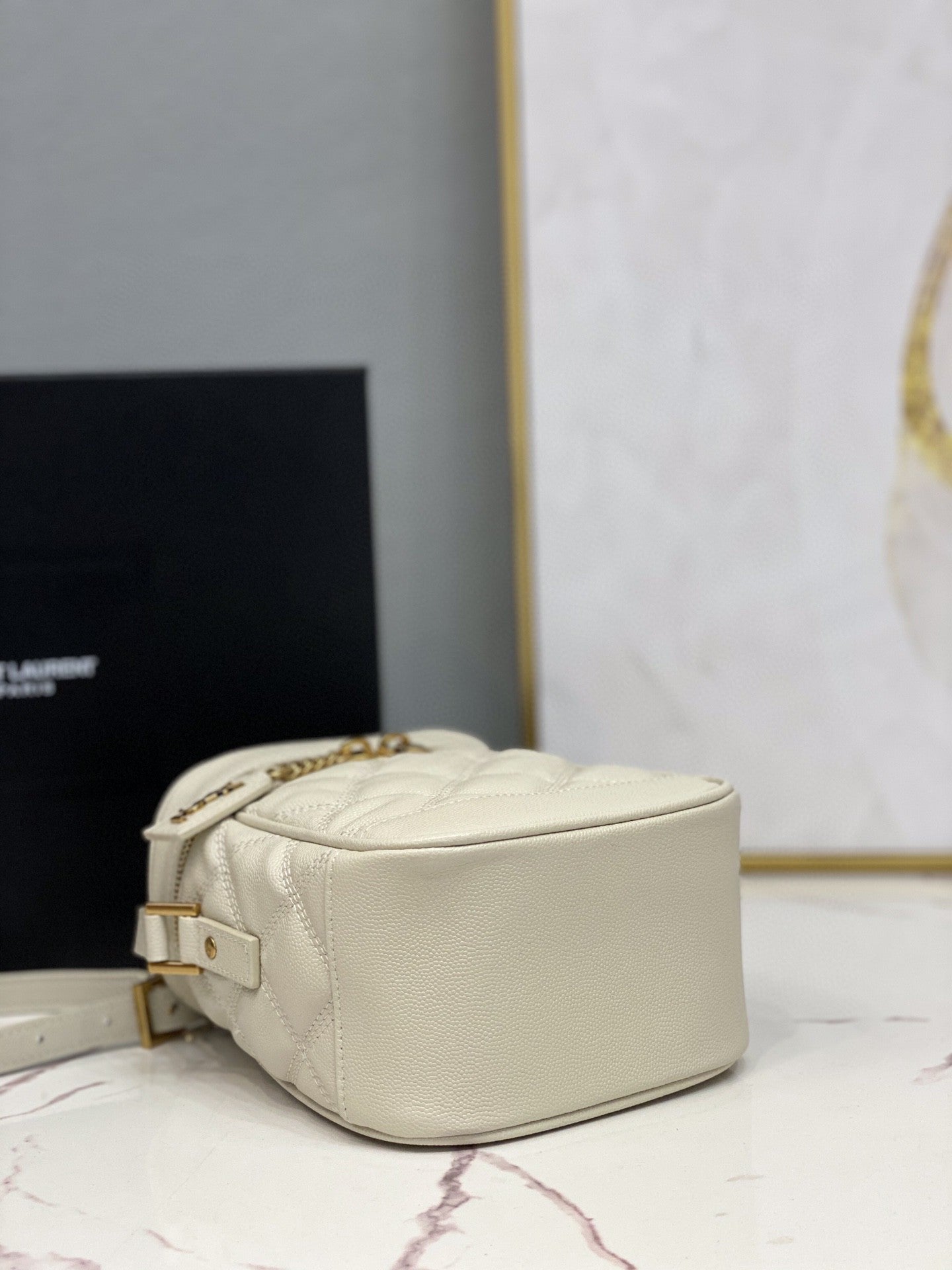 YSL Saint Laurent 80’s Vanity CarrÃ©- 6in 16.5cm Grain De Poudre Quilted White Handbag