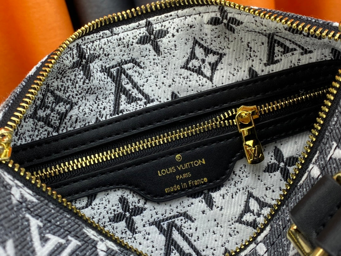 EN - Luxury LUV 740 Travel Bag