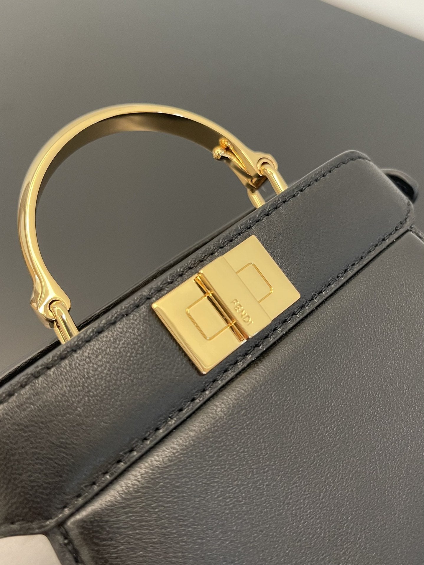 Top QualityTop Quality Peekaboo ISeeU Black Handbag